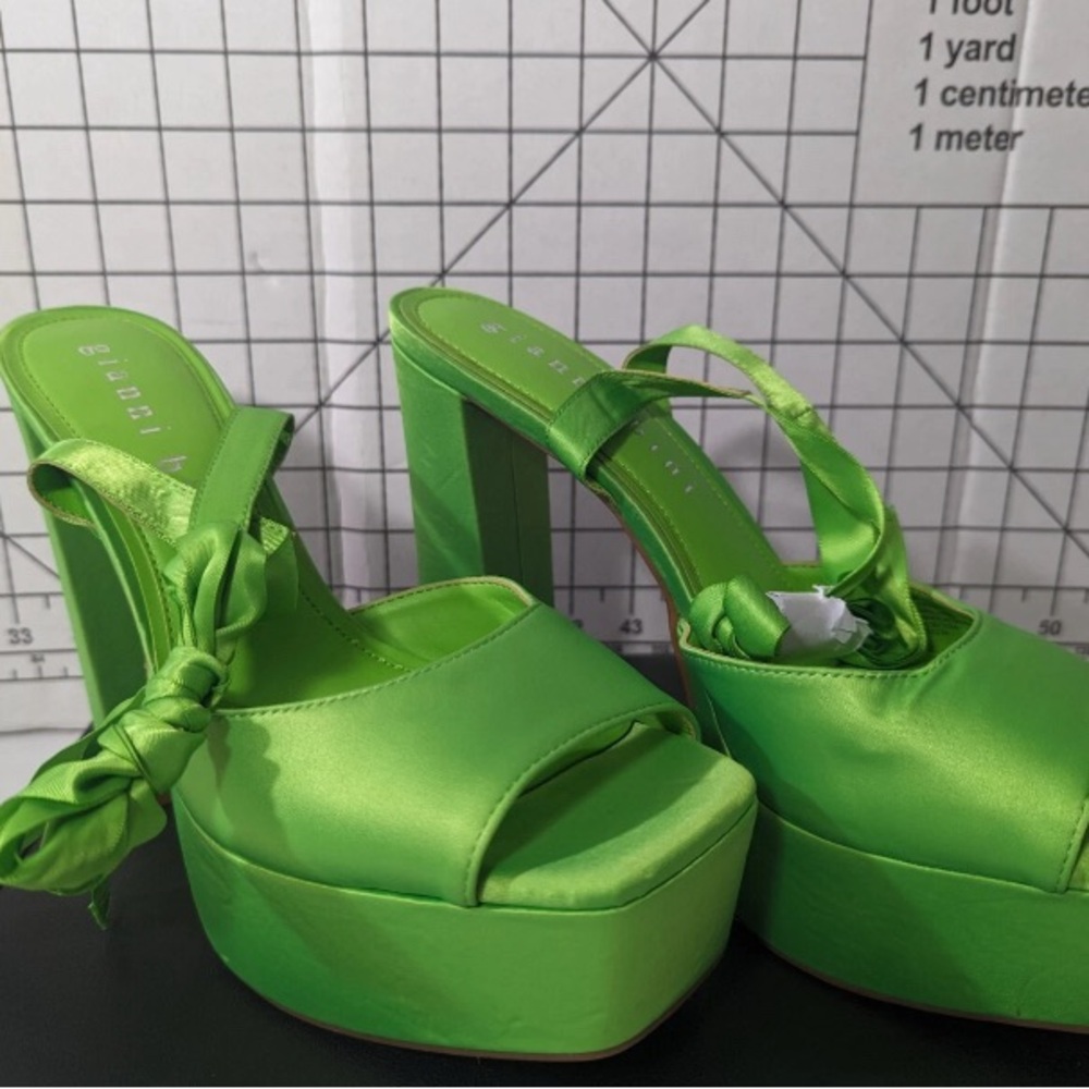 NEW-Size 9.5 Womens Gianni Bini Karstin Velvet Ankle WrapUp Platform Heels Green - Picture 5 of 8